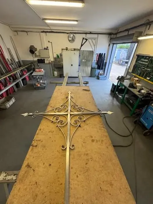Création sur mesure en inox forgé : la croix du clocher de Notre-Dame-de-Lourdes à Bastia, Borgo, STM