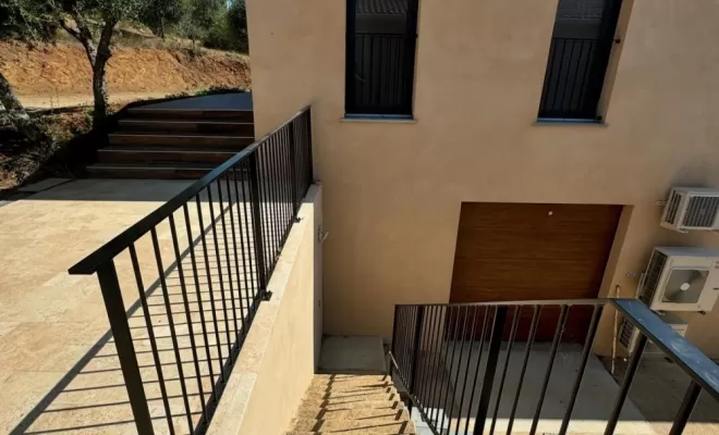 Thermolaquage sur gardes-corps en fer en Corse, Borgo, STM