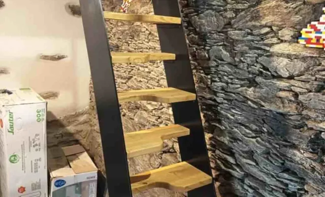 Découpage de bois pour la pose d'un escalier à pas japonais à Bastia, Borgo, STM