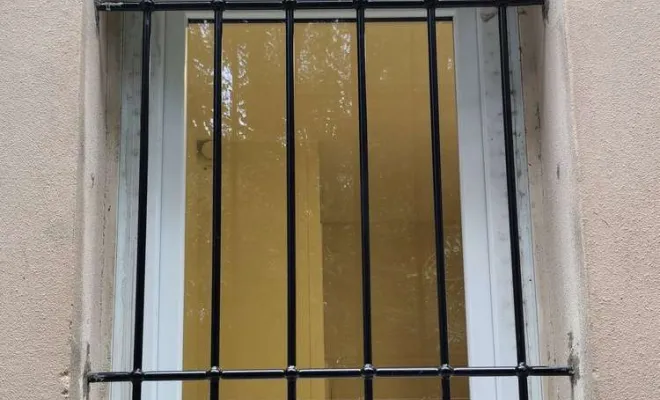 Remplacement de grilles de défense thermo laquage dans une maison à Porto-Vecchio, Borgo, STM