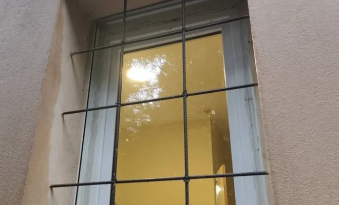 Remplacement de grilles de défense thermo laquage dans une maison à Porto-Vecchio, Borgo, STM